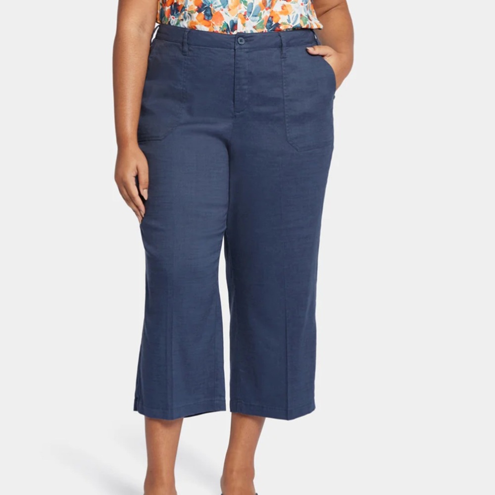 Wide Leg Cargo Capri Pants in stretch linen